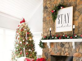 decorate your living room on Christmas theme
