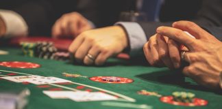 What is the reason behind the popularity of online casino games